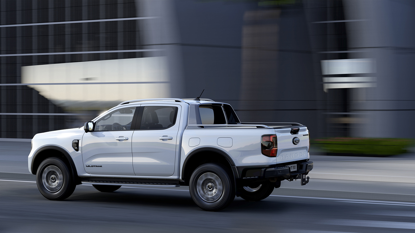 Η πίσω πόρτα του Ford Ranger PHEV είναι πολύ-εργαλείο!